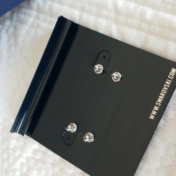 2 pair SWAROVSKI earrings - Picture 9 of 9
